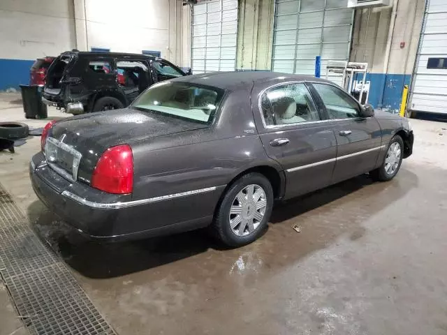 2005 Lincoln Town Car Signature Limited