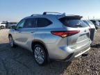 2022 Toyota Highlander Hybrid Platinum