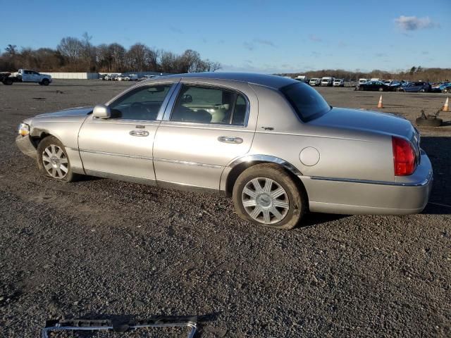 2005 Lincoln Town Car Signature Limited