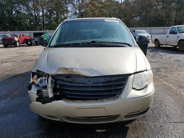 2005 Chrysler Town & Country LX