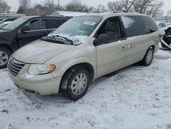 2005 Chrysler Town & Country Limited en venta en Wichita, KS