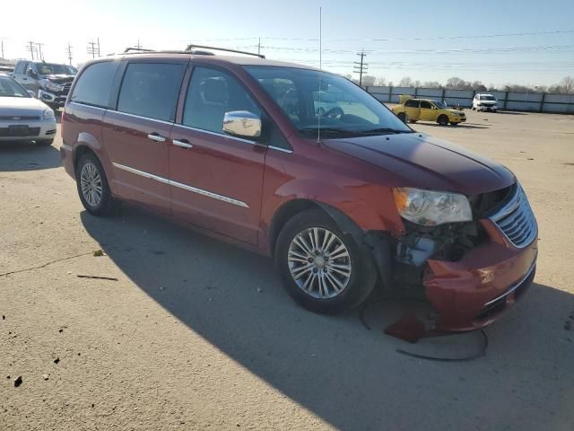 2014 Chrysler Town & Country Touring L