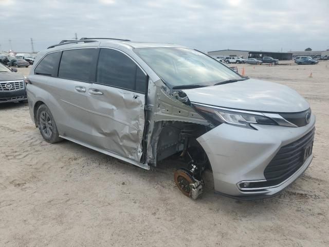 2021 Toyota Sienna XLE