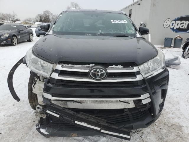 2017 Toyota Highlander SE