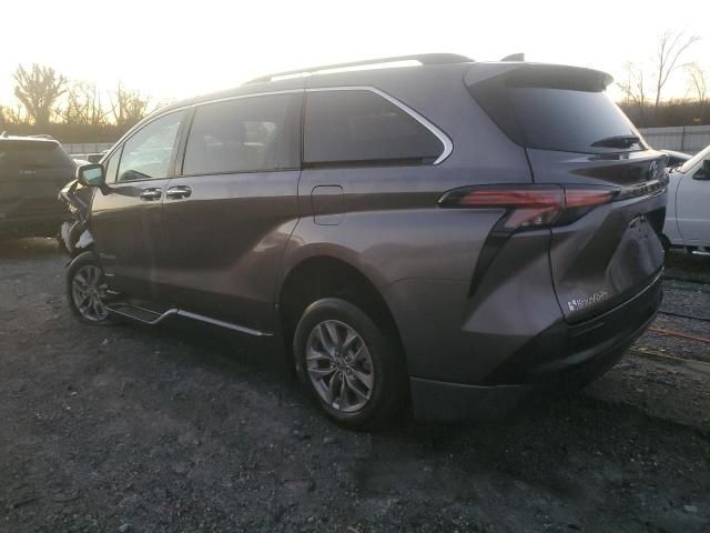 2021 Toyota Sienna XLE