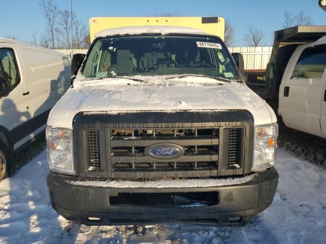 2019 Ford Econoline E450 Super Duty Cutaway Van