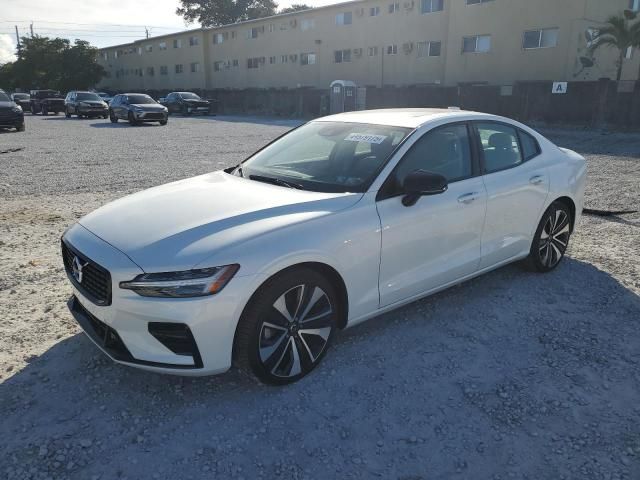 2022 Volvo S60 B5 Momentum