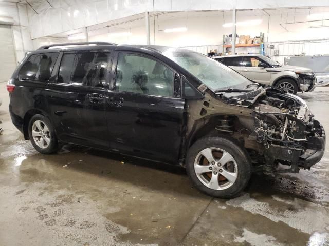 2017 Toyota Sienna LE