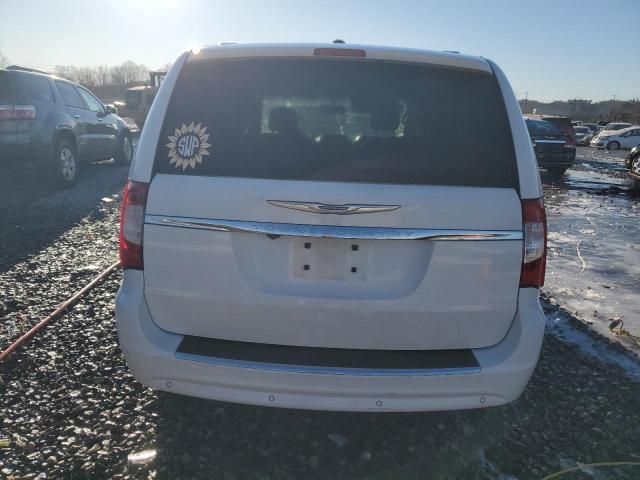 2014 Chrysler Town & Country Touring L