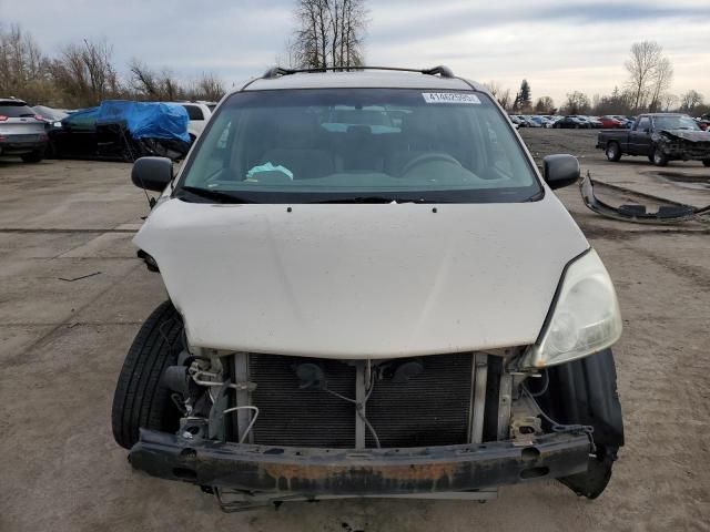 2004 Toyota Sienna CE