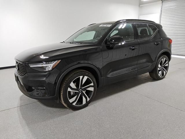 2025 Volvo XC40 Plus