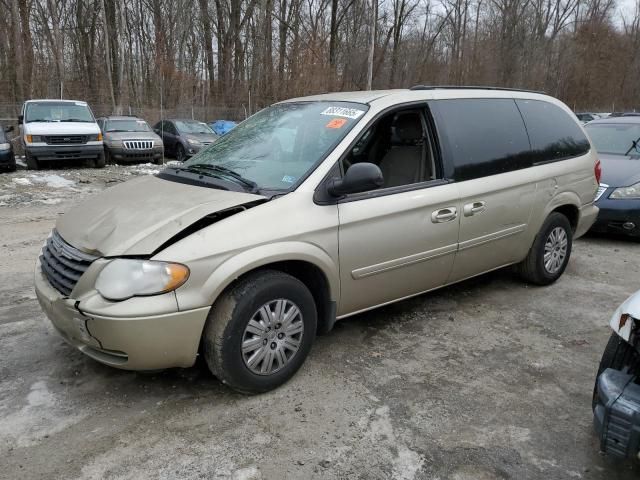 2005 Chrysler Town & Country LX