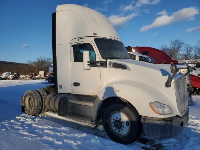 2016 Kenworth Construction T680