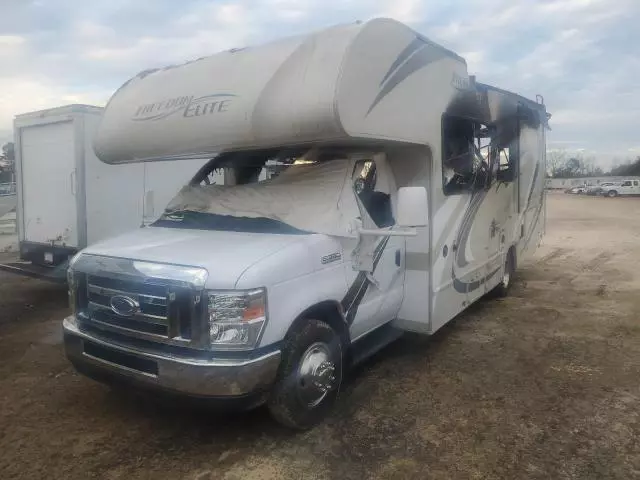 2017 Ford Econoline E350 Super Duty Cutaway Van