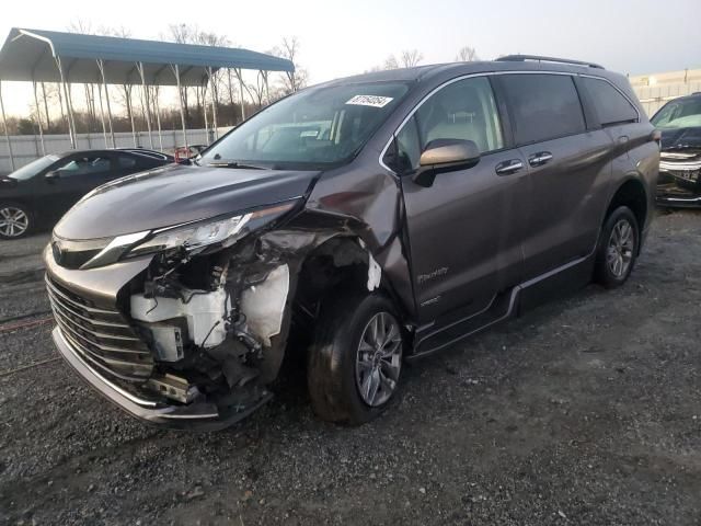 2021 Toyota Sienna XLE