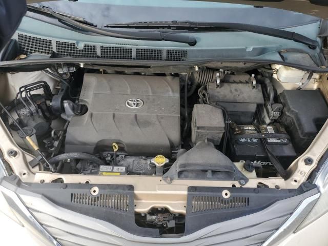 2013 Toyota Sienna LE