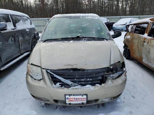 2006 Chrysler Town & Country LX