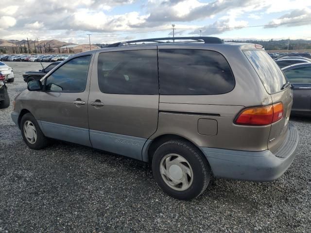 1999 Toyota Sienna LE