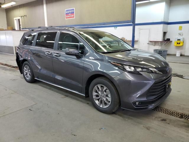 2025 Toyota Sienna XLE