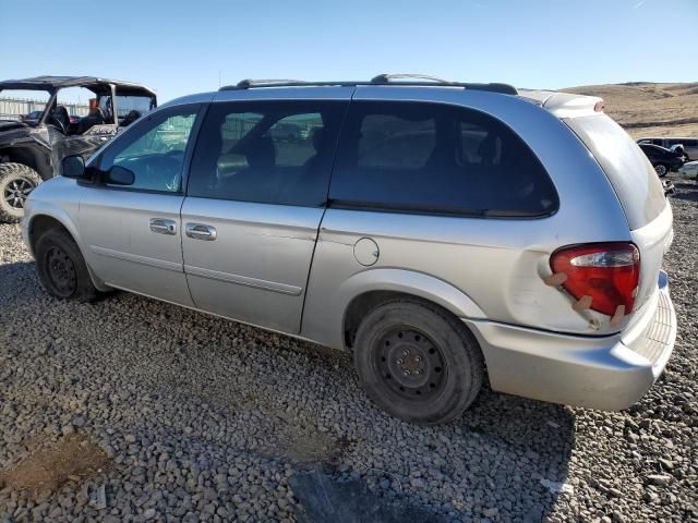 2004 Chrysler Town & Country LX