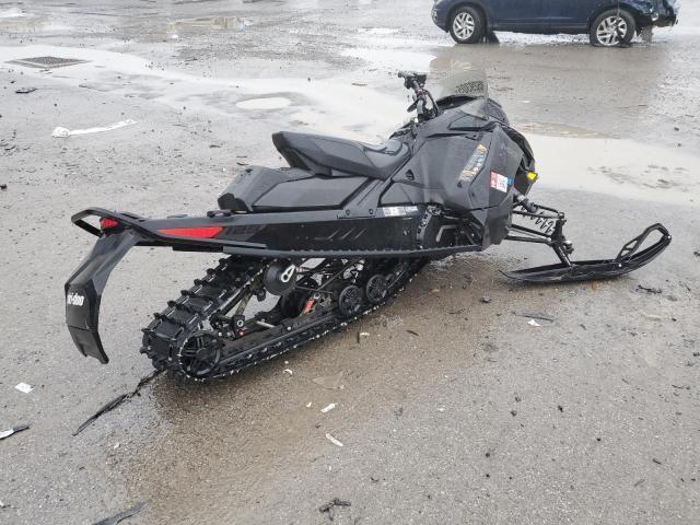 2025 Skidoo 2025 Skidoo MX Z 600