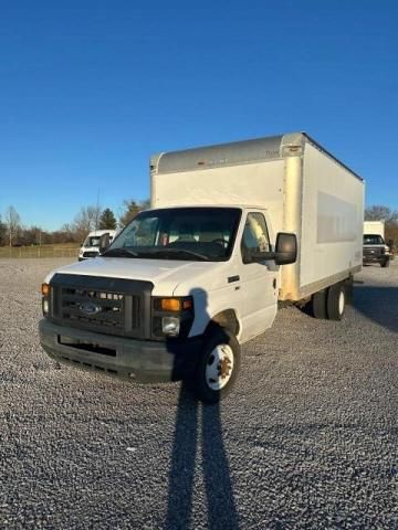 2017 Ford Econoline E350 Super Duty Cutaway Van