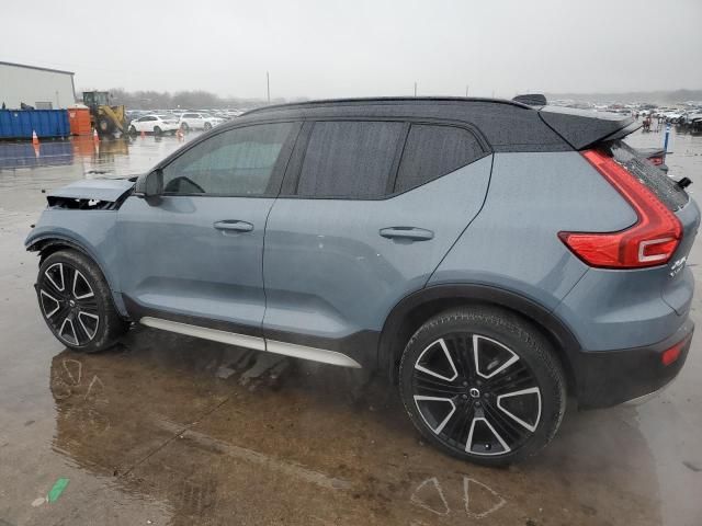 2022 Volvo XC40 T5 R-Design