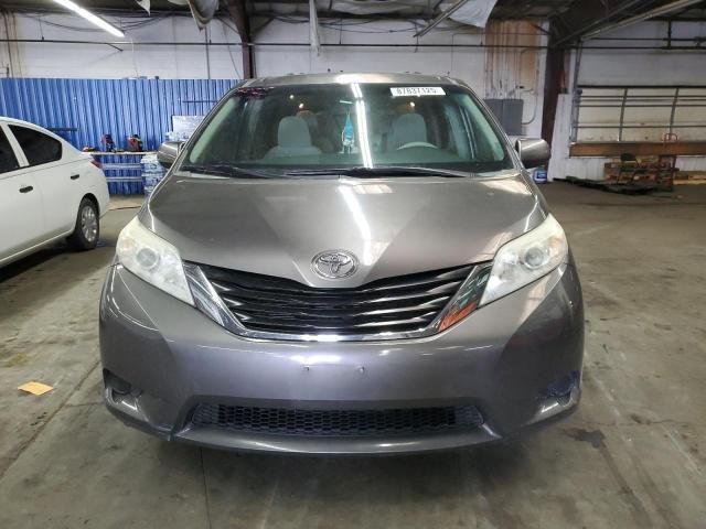 2013 Toyota Sienna LE