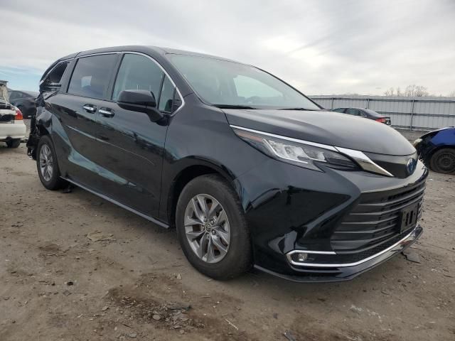 2022 Toyota Sienna XLE