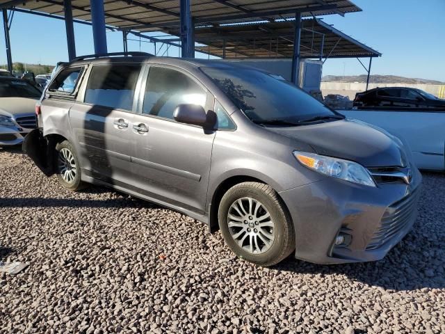 2020 Toyota Sienna XLE