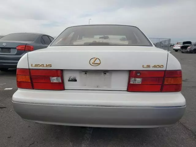 2000 Lexus LS 400