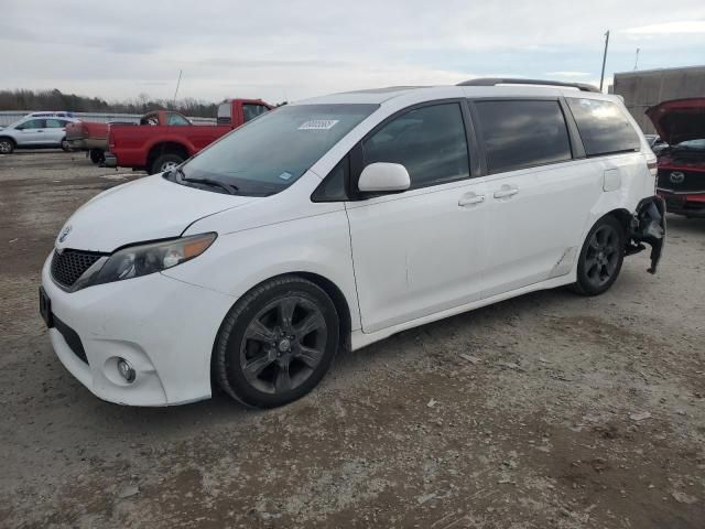 2012 Toyota Sienna Sport