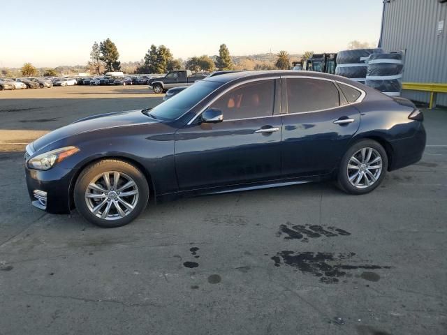 2017 Infiniti Q70 Hybrid