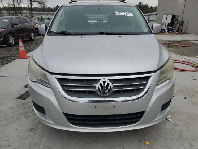 2010 Volkswagen Routan SE