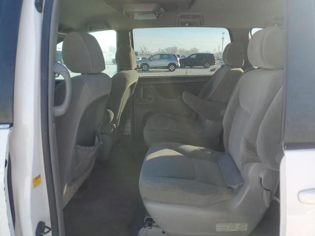 2005 Toyota Sienna CE