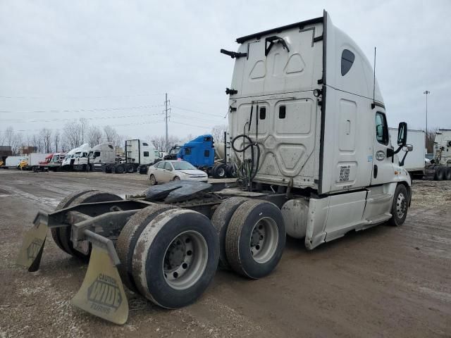 2013 Freightliner Cascadia 125