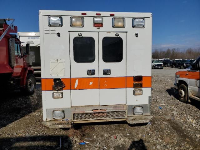 2017 Ford Econoline E450 Super Duty Cutaway Van