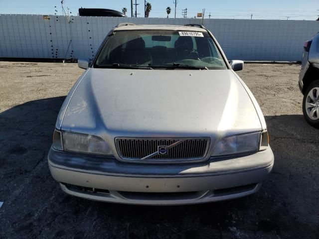 2000 Volvo V70 Base