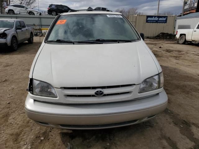 2000 Toyota Sienna LE