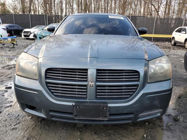 2006 Dodge Magnum SE