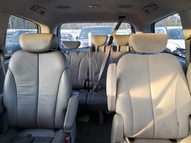 2007 Hyundai Entourage GLS