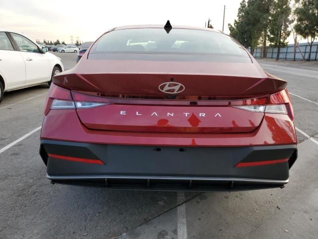 2025 Hyundai Elantra SE