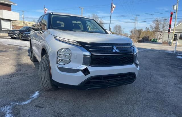 2022 Mitsubishi Outlander ES