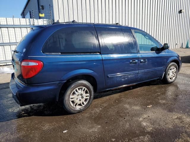 2005 Chrysler Town & Country LX