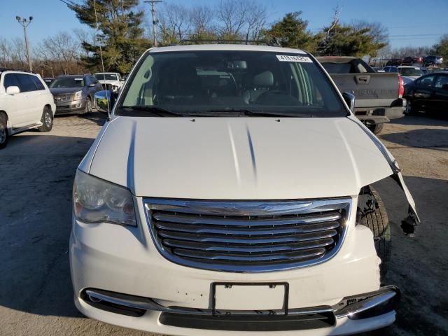 2013 Chrysler Town & Country Touring L