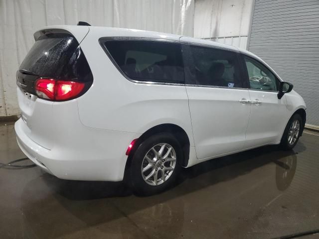 2024 Chrysler Voyager LX