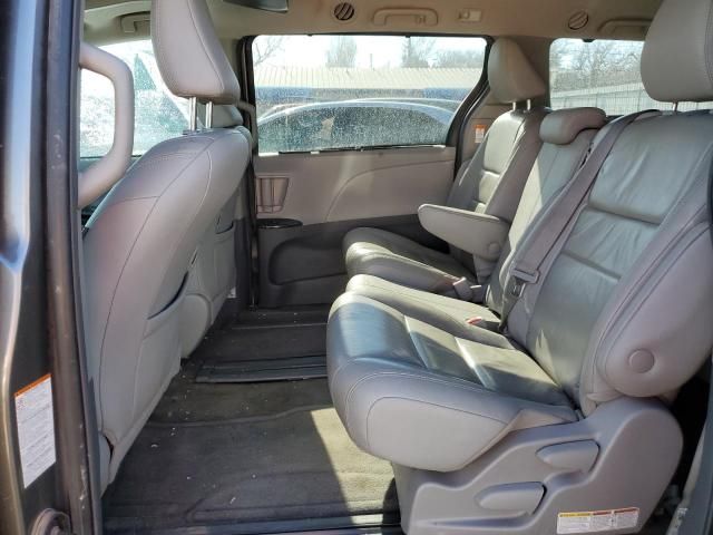 2018 Toyota Sienna XLE