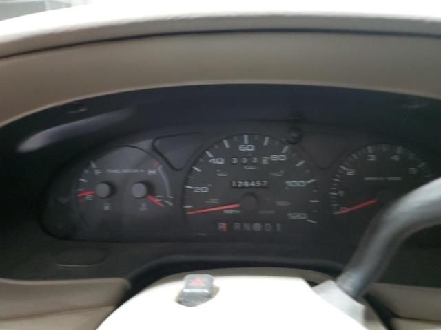 2003 Ford Taurus SE