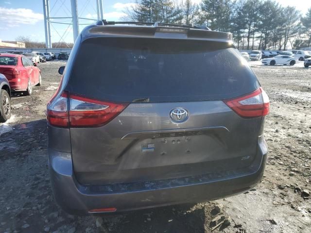 2018 Toyota Sienna XLE