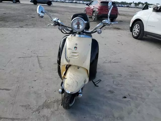 2023 Amig Scooter